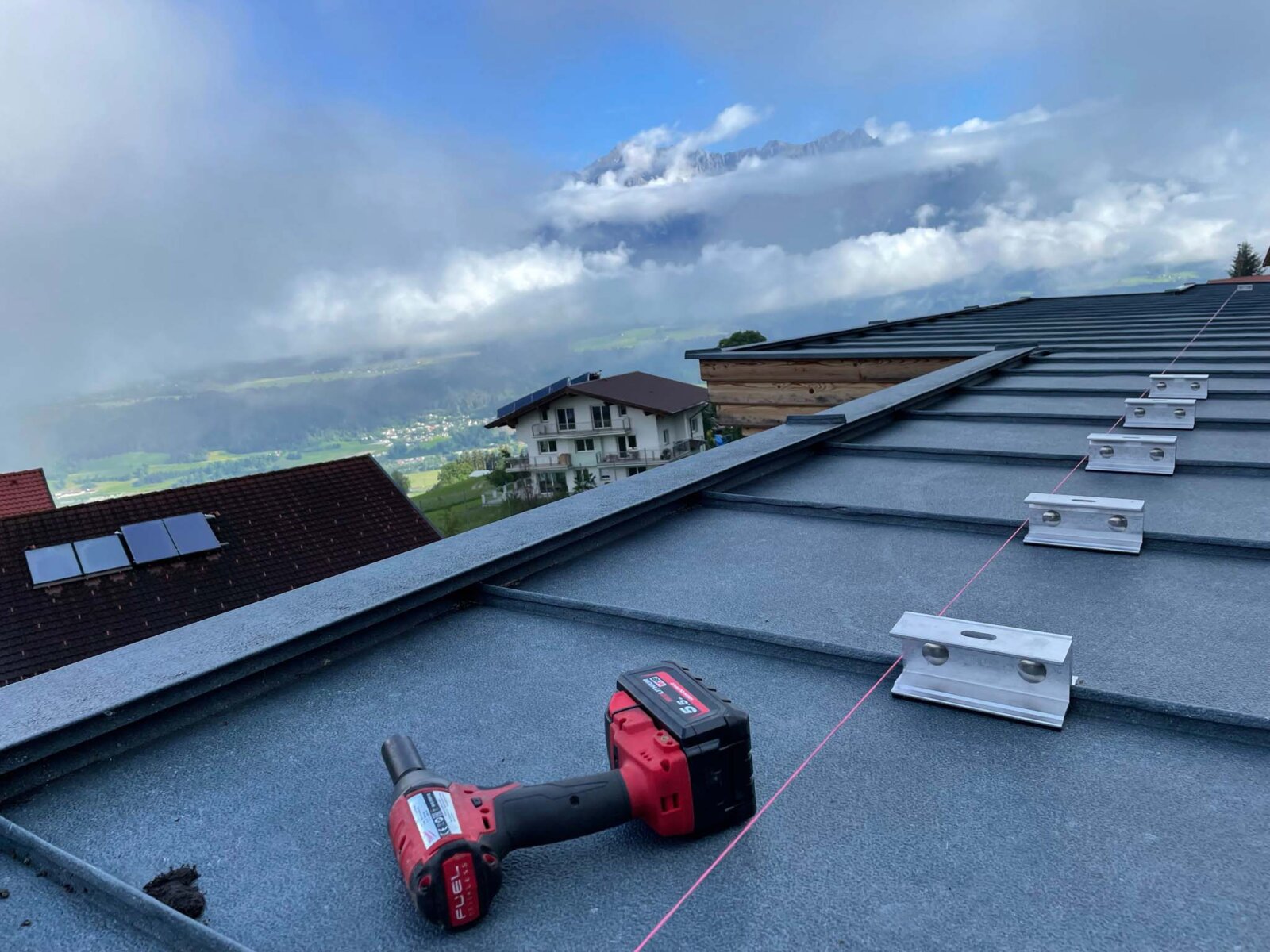 Montage einer Photovoltaikanlage durch Elektrotechnik Oblasser