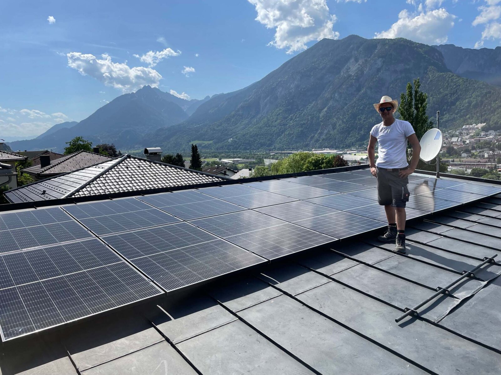 abgeschlossene Montage einer Photovoltaikanlage von Elektrotechnik Oblasser